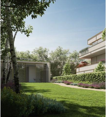 Excellent appartement de 3 chambres situé dans la copropriété fermée PURE, dont le projet est conçu par l'architecte José Carlos Cruz. L'appartement est situé au rez-de-chaussée et dispose d'une terrasse et d'un jardin. Séjour avec accès direct au pa...