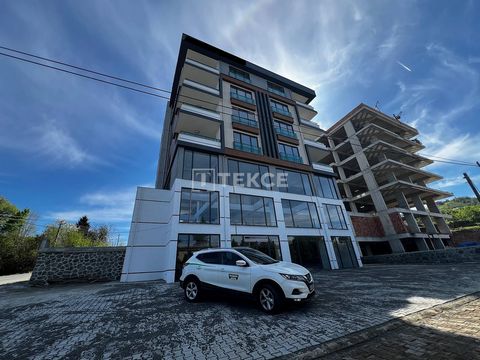 Amplios apartamentos frente al mar en Beşikdüzü Trabzon Los apartamentos están situados en un complejo del barrio de Adacık, en Trabzon. Los apartamentos tienen diseños chic y ofrecen diversas comodidades. Los ... están a poca distancia del mar y las...