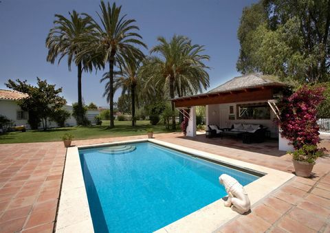 Classic spanish home with old world charm and a front line golf location. If you've been searching for a home in Guadalmina baja that blends a large plot of land (4100m) with Andalucian construction design, look no further! Wake up on summer mornings...