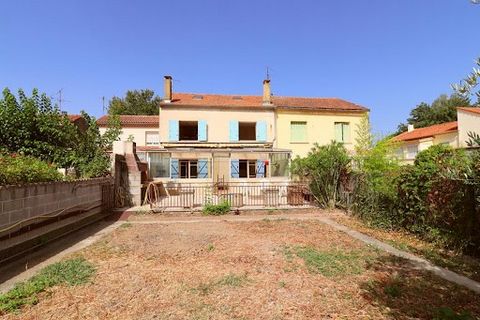 Christophe NICOLAS (EI) 84000 Avignon. Exclusivity. Large house with a lot of potential on a plot of 402 M2. Possibility of making two dwellings. A craftsman or an artist would find what he was looking for. A living area of 203 M2 including a large l...