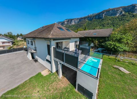 Dpt Savoie (73), à vendre proche de AIX LES BAINS maison P8 de 240 m² - Terrain de 1 000,00 m²