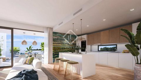 Step into this splendid penthouse in the renowned Finca Cortesin, where elegance meets contemporary luxury. The grand living and dining area, flooded with light, offers versatility for both lavish entertaining and intimate evenings. A chef's dream, t...