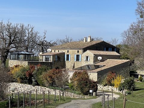 Breathtaking view for this charming stone farmhouse on 10 hectares and only 20' from Dieulefit. Are you looking for a stone property with land in an exceptional setting? This estate, completely renovated in local stones, of about 320 m² of living spa...