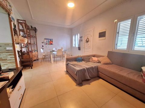 Nordicway offers you this wonderful apartment just 50 meters from Arinaga Beach. This spacious property is located just a few meters from one of the best beaches on the island. The most important feature of this home lies in the elimination of archit...