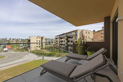 Excellent 2 bedroom apartment with unique views. The apartments ensure high standards of construction quality and environmental and energy eco-sustainability. All apartments are facing west - the mouth of the River Douro and the city of Porto. The ou...