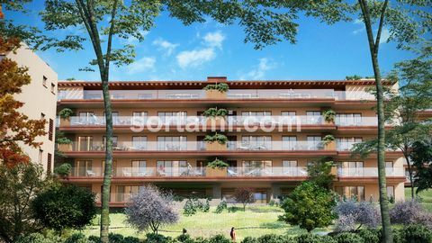 Excellent 3 bedroom apartment with unique views. The apartments ensure high standards of construction quality and environmental and energy eco-sustainability. All apartments are facing west - the mouth of the River Douro and the city of Porto. The ou...