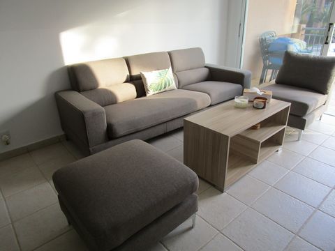 Located in Paphos. This charming 2-bedroom, 2-bathroom apartment located in Mandria offers a serene seaside lifestyle. With a property area of 75 m², this Furnished apartment provides comfort and convenience. Residents enjoy access to a common pool a...
