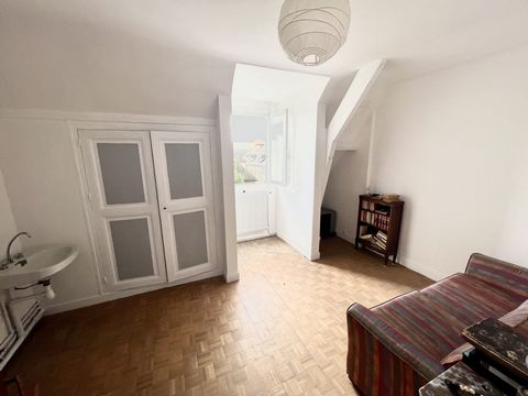 We are delighted to present this EXCLUSIVE Yes Immobilier, a rare opportunity in the Beauvais real estate market. We offer you a charming accommodation located in a sought-after LOCATION in the city center, facing the majestic cathedral of Beauvais. ...
