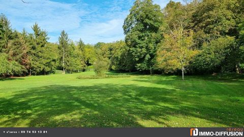 Mandate N°FRP155289 : Domain approximately 315 m2 including 8 room(s) - 5 bed-rooms - Garden : 15000 m2, Sight : Parc. Built in 1800 - Equipement annex : Garden, Cour *, Garage, parking, double vitrage, piscine, cellier, Fireplace, Cellar - chauffage...