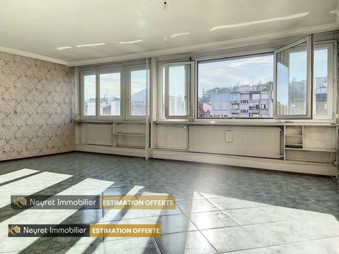 CARNOT - CITÉ DU DESIGN: Come and visit exclusively this T4 of 87m2 on a high floor in a neat residence and up to date with all work. You will have a double living room facing West, a closed kitchen with pantry, 2-3 bedrooms according to your needs, ...