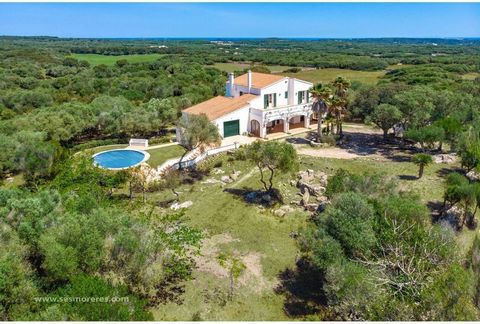 Located in one of the most charming paths and better rural property located which can be found in the Southeast area of Menorca. Stresses its position in high from where you can see much of the island and even has some sea views. The housing was buil...