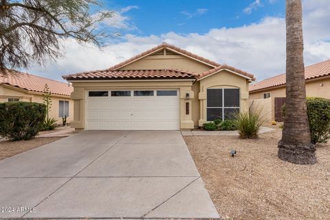 Back on the market! Buyer could not perform. Beautiful property located in the gated community of Los Portones in the heart of North Scottsdale. Updates include wood plank tile flooring, newer carpet in bedrooms, and newer paint inside and out. New r...