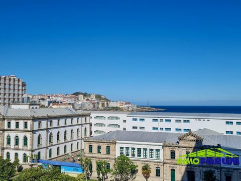 ESQUINA SUR, TOTALMENTE EXTERIOR, súper luminoso y soleado todo el día, VISTAS totalmente DESPEJADAS a la plaza de PONTEVEDRA, a la calle San Andrés, a Juana de Vega y al MAR. DISFRUTA de VIVIR en PLENO CENTRO, a escasos metros del PASEO MARÍTIMO y s...