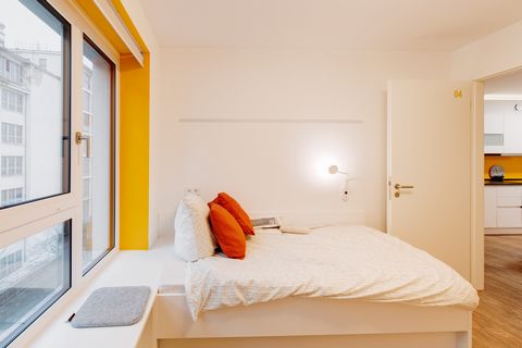 Overview The flat was developed as a shared apartment concept. The individual rooms in the student residence are rented out with the following amenities: - Fully furnished - Bed (90x200, comforter, pillow, bed linen, bed lamp with USB connection). - ...
