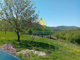 Price: €86.000,00 District: Veliko Tarnovo Category: House Area: 150 sq.m. Plot Size: 2500 sq.m. Bedrooms: 5 Bathrooms: 2 Location: Mountainside A dream house amongst nature!!! This charming 2-storey house is located in a stunning mountain area surro...