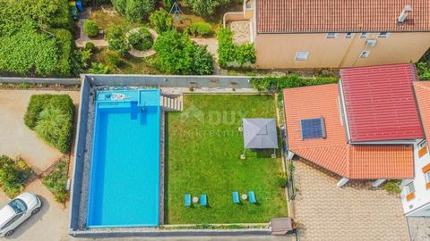 Location: Istarska županija, Umag, Umag. ISTRIA, UMAG - Apartment house with swimming pool near the sea In Umag, a former fishing village that today attracts an increasing number of tourists, there is an enchanting house that represents an extraordin...