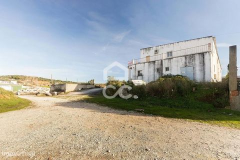 Warehouse of 2 floors, unrecovered, inserted in plot of land of 3000 m2, located in Rua de Borba 2, in the industrial area of Alandroal. The warehouse, which is divided by 2 floors, has 395 m2, and at the level of the 1st floor has: large working are...