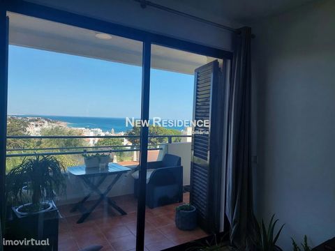 Beautiful sea view, 10 minutes from the historic center and Albufeira beach. T1 for sale inserted in a gated community with several swimming pools, gardens and 3 tennis courts. Completely restored. Consisting of 1 bedroom, 1 bathroom, kitchenette and...