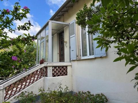 Co-exclusivity - Opportunity - RARE - Nice high boulevard de la Madeleine, in an environment of houses. Sale detached house sold with adjoining shed and land. For sale detached raised house of 176.99 m2 of 6 rooms, including a covered summer kitchen ...