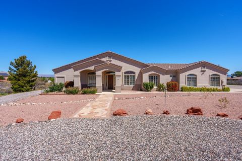 Welcome to your private oasis in the prestigious Mingus foothills. Step inside the heart of this stunning 3BR/4BA home. NEW porcelain tile, granite counters, sink, faucet & stainless steel appliances. Cathedral ceilings & new oversized windows adorn ...