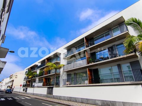 Located in the heart of Ponta Delgada, this flat is a hidden gem with all the amenities one could wish for. It has two bedrooms, including a generous suite, a comfortable open-plan living and dining room with balcony, an equipped kitchen, an elegant ...