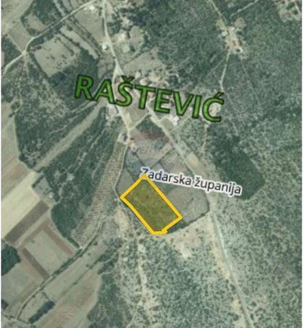 Location: Zadarska županija, Benkovac, Raštević. Building land for sale in Raštevic. - a small place near Zadar - distance from Benkovac 7km, and from Zadar 30km - the area of ​​the field is 3500 m2, which offers the possibility of building according...