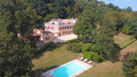 EXCLUSIVE TO BEAUX VILLAGES! Ideally located between Toulouse and Bordeaux, this 18th and 19th century manor house offers quality finishes and a breathtaking view over the Lot valley. On entering, you will be seduced by the spacious living area, comp...