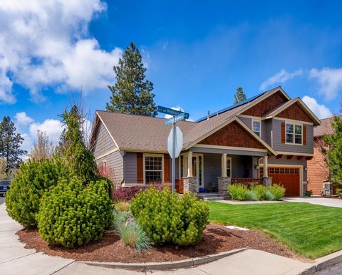 This River Rim craftsman-style home was originally showcased as a model home by respected builder, Hendrickson Homes of OR. Exquisite upgraded features include timeless hickory hardwood flooring, 8' solid alder doors, hardwood wrapped windows, floor-...