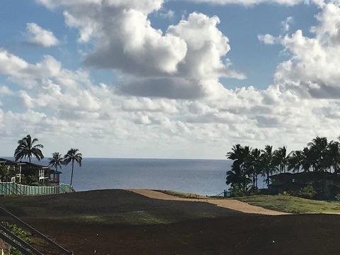 Witamy w zapierającej dech w piersiach okazji, jaką jest posiadanie kawałka raju na urokliwej wyspie Kauai! Ta pusta działka o powierzchni 8467 stóp kwadratowych oferuje niezakłócony widok na ocean i góry w ekskluzywnym, ogrodzonym Queen Emma's Bluff...