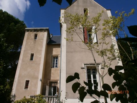 Lamalou les Bains, 34 240 Large Maison de Maitre '1860s' in very good condition, on a large wooded plot of 1740 M2 constructible or swimming pool. Residence of approximately 260 M2, with 11 rooms including 7 bedrooms. High two-storey house on the gro...