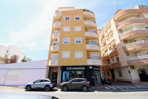 Presentamos un apartamento en la ciudad de Torrevieja, en la zona de Playa de La Acequion.La distancia hasta la Playa de La Acequion es de 500 m. El apartamento tiene una superficie total de 63 m² y se encuentra en el quinto piso, consta de:El aparta...