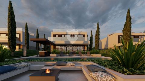 Location: Istarska županija, Poreč, Poreč. Poreč, furnished modern villa with sea view! This impressive villa is spread over a spacious plot of 1015 m2, providing ample space for a variety of outdoor activities and facilities. In a modern and elegant...
