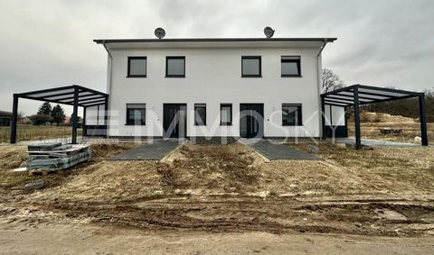 Welcome to your new home in Haßbergen! This newly built semi-detached house from 2023 offers you modern comfort and enough space for the whole family. There are 4 rooms spread over a total of 115 square meters of living space, including a spacious li...