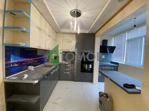 Listing number: HZ3555 Imoti Tomov presents to your attention a spacious three-bedroom apartment with an area of 112 sq.m., in kv. Boyan Balgaranov 2. The apartment is located on the fifth floor in a seven-storey residential building and is distribut...