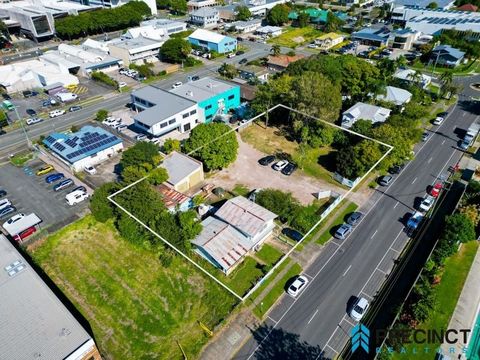 CABOOLTURE CENTRE ZONING 3 TITLES TIGHTLY HELD PROPERTY • 2427m2 Land Parcel • Caboolture Centre Zoning • High volume of pedestrian and vehicle passing traffic • Caboolture is situated in the Moreton Bay Region which is currently in the top 3 fastest...
