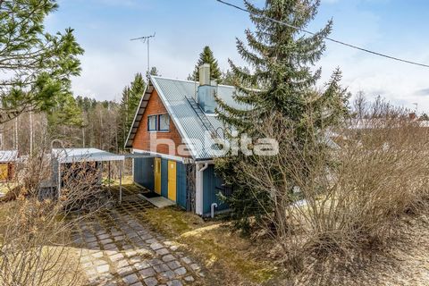 A bright, two-story detached house located on its own plot, close to services. Downstairs, a spacious living room with dining area, kitchen, bedroom, spacious bathroom and sauna, and a separate toilet. The two bedrooms upstairs have attic closets. Th...
