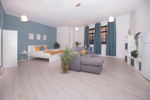 Bonsai Apartment IIII is located in the Bonfim district of Porto, 1.3 km from Sao Bento Train Station, 1.9 km from Campanha Train Station and 1.6 km from Clerigos Tower. It is set 1.3 km from Sao Bento Metro Station and offers free WiFi plus a lift. ...