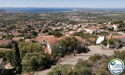 Bienvenue au paradis Ã  Mas Fumats ! Vous recherchez votre propre oasis de tranquillitÃ© avec des vues impressionnantes sur la baie de Roses ? Alors cette maison est votre rÃªve devenu rÃ©alitÃ© ! Imaginez-vous vous rÃ©veiller chaque matin avec le do...