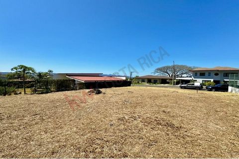 This beautiful lot located in Lomas de Hidalgo condominium, La Garita de Alajuela is for sale. An ideal lot to build your dream home!  In a very safe condominium, located very close to the El Coyol Free Trade Zone! This spectacular 575m2 lot has a sl...