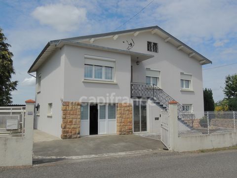 A visiter sans tarder. Sur les hauteurs de Saint-Gaudens dans quartier très prisé, résidentiel, calme et verdoyant. Maison de 205 m2, des années 70 sur terrain de 1000 m2 arboré et clôturé . Entièrement rénovée et parfaitement entretenue, elle est pr...