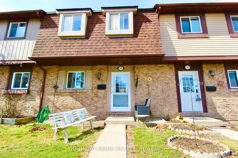 3 Bed 2 Bath Townhouse In a Very Family Oriented Neighbourhood, Perfect Opportunity For A Buyer To Renovate and Make It Their Own, This Unit Is beside The Park and Pool and No Other Units Directly Infront, Great Starter Home, Quiet and Safe Neighbour...