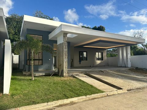 ### Description Houses in a Gated Community in Gurabo. - **3 Bedrooms + Service Room** - **3 Bathrooms** - **Kitchen** - **Dining Room** - **Carport for 6 Vehicles ** - **6,000-Gallon Cistern** ✅ **Lot Size:** 400 m² ✅ **Construction Area:** 229 m² *...