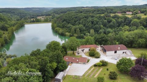 MONBALEN - Idéalement situé, entre Villeneuve sur lot et Agen, dans un cadre extraordinaire, magnifique propriété en pierre avec vue sur le lac. À seulement 5 min de tous commerces et toutes commodités mais pleinement entourée de nature, sur un terra...