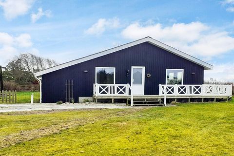 Ferienhaus auf einem abgeschirmten Naturgrundstück mit Panoramaausblick zum Limfjord. Am Ufer findetn Sie einen guten Badestrand. Schöner Fjordblick sowohl vom Grundstück als auch vom Haus aus. Gute Ausstattung und komfortable Einrichtung im Haus. Im...