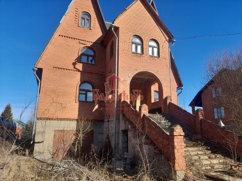 Арт. 96398193 Эксклюзивное Предложение! Продаётся 3-х этажный Кирпичный Дом 11,3 х 13 м общей площадью 373 м2 на участке 15 соток в деревне Старожёлтиково, что в 7 км от Хотьково и в 1 км от посёлка городского типа Мостовик, где есть вся необходимая ...