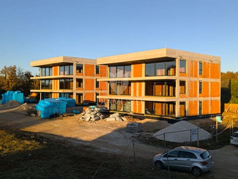 Location: Istarska županija, Poreč, Poreč. Geräumiges PENTHOUSE in gefragter Lage, Poreč, Neubau! Dieses im Bau befindliche moderne Penthouse steht nur zwei Kilometer vom Zentrum von Poreč entfernt zum Verkauf. Auf der 153,35 m2 großen Nettofläche de...