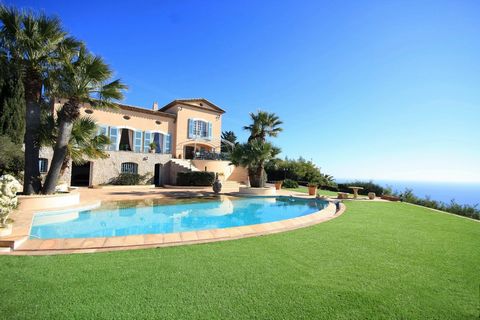 VILLA BOURGEOISE DE 8 PIECES AVEC VUE MER PANORAMIQUE ENTRE SAINT RAPHAEL ET CANNES