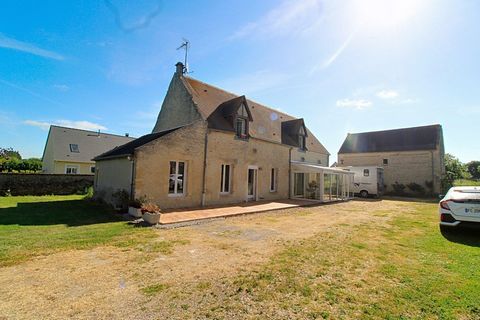 Corps de ferme en pierre bien entretenu