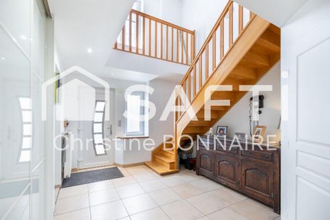 Maison de ville de caractere de 150m2 avec 3 chambres, garage et terrasse
