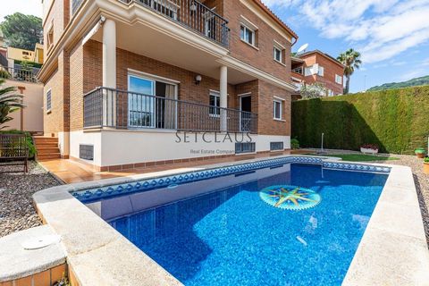 Discover this spectacular independent house in Premià de Dalt with sea views and unparalleled privacy. Designed to offer maximum comfort, it combines spacious and bright spaces with a privileged natural environment. Its layout over three floors and m...